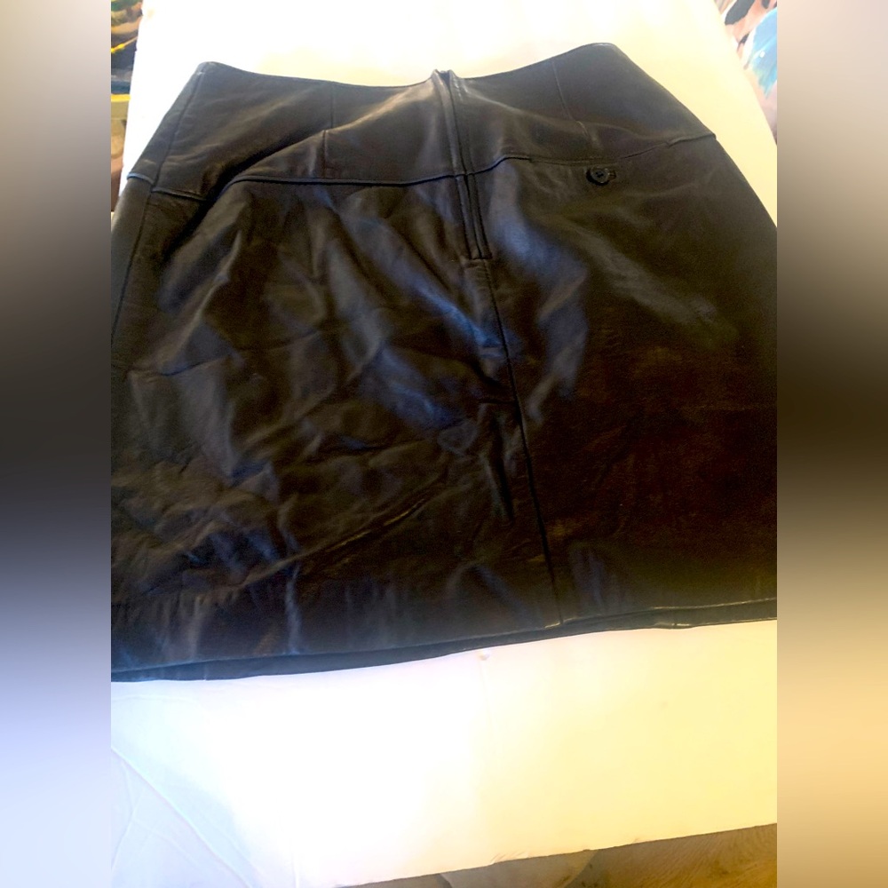 Geniune lamb Leather skirt- black. Lord and Taylor. Size 8. Like new.